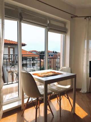 Апарт-отели Villa Livia - Guest Apartments Равда Номер-студио с балконом и видом на море-1